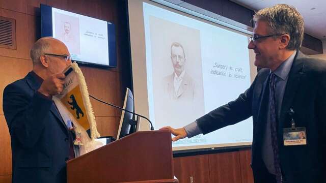 photo sehouli visiting mayo clinic rochester 02